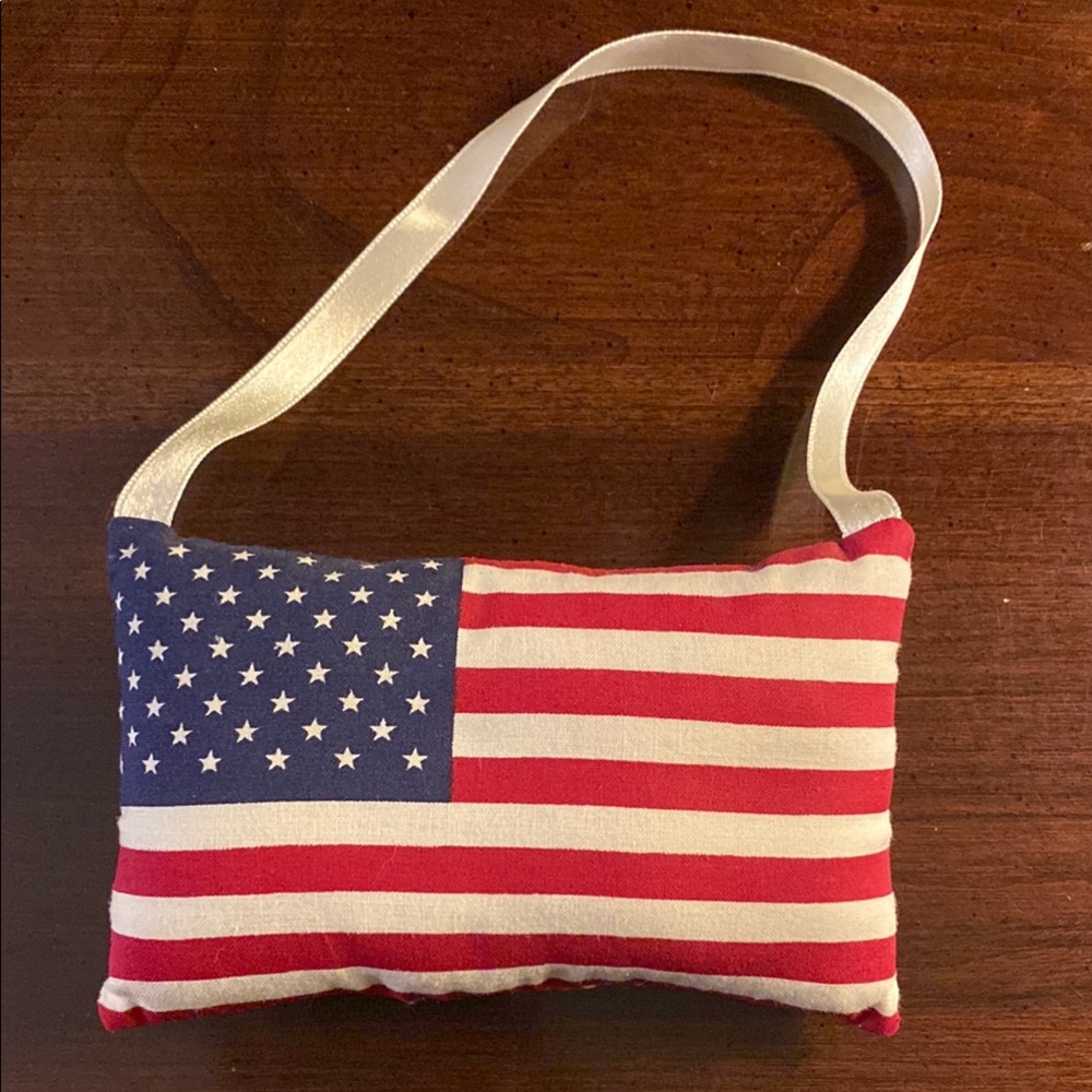🎉HP🎉Handmade Vintage American Flag Ornament